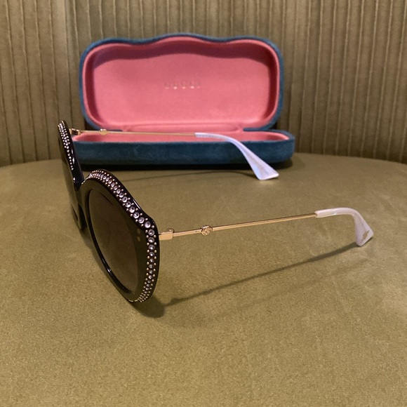 Gucci Cat Eye Sunglasses w / swarovski crystals - Picture 3 of 5